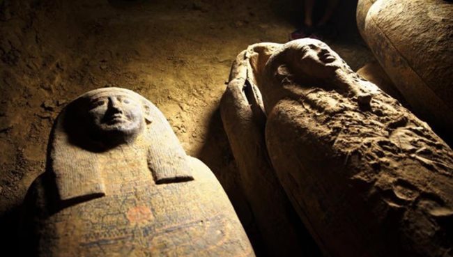 Общо 27 саркофага, погребани преди повече от 2500 години, са открити от археолози в древен египетски некропол СНИМКА: Туитър/Dario B.D

