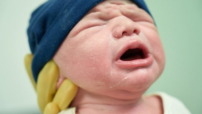 Недоносените бебета са по-склонни към плач и раздразнителност