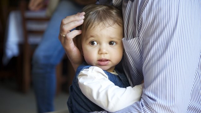 Бебешките прегръдки са най-полезни, сочи ново проучване