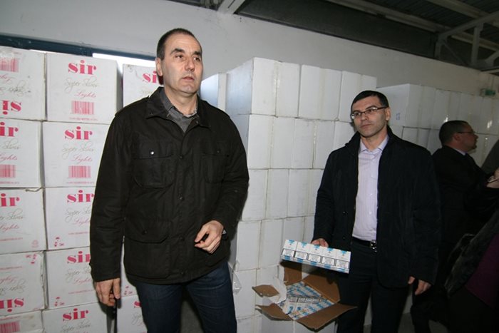 2011 г. Двамата вицепремиери Симеон Дянков и Цветан Цветанов на визита след успешна акция на митничарите