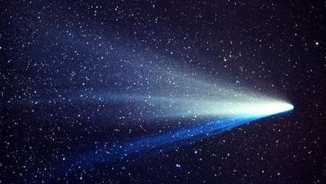 Защо Халеевата комета предизвиква възхищение и страх
