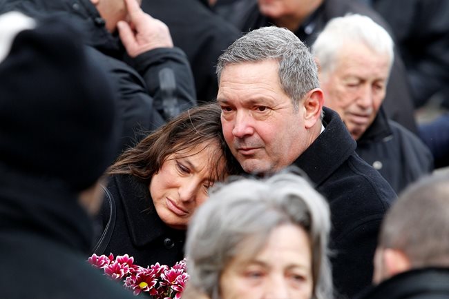 Изабела, дъщерята на Павел Панов, дойде за погребението от САЩ със съпруга си Андрей Аспарухов