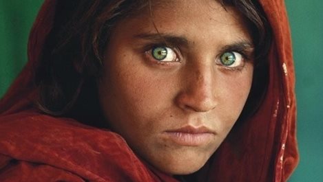Арестуваха „момичето със зелените очи“ от  корицата на National Geographic