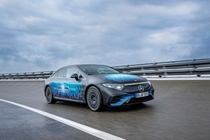 Mercedes-Benz EQS с твърда батерия по време на тестовете. Снимка: Mercedes-Benz