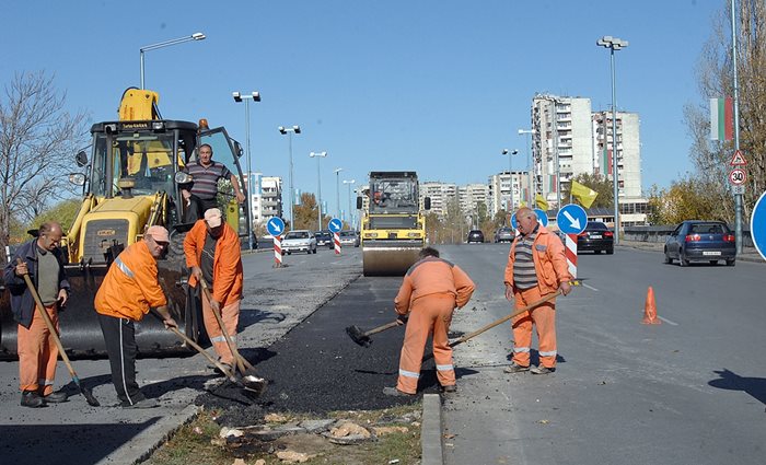 В продължение на два месеца - ноември и декември 2023 г., пътните ремонти във Варна и Добрич се правели с 27% по-скъпо заради недоразумение кой договор е действащ.