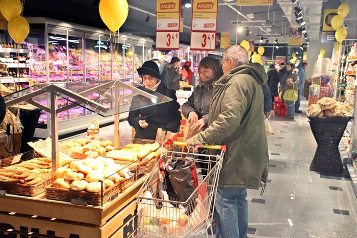 Консумацията на хляб и хлебни изделия спада, а на месо и месни продукти се увеличава в сравнение с миналата година. 
СНИМКА: РУМЯНА ТОНЕВА