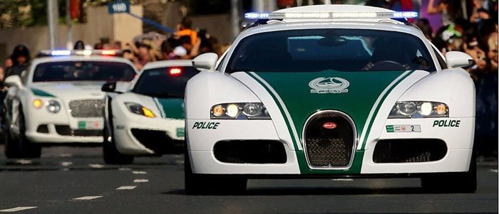 Полицейските суперколи в Дубай са предвождани от Bugatti Veyron.