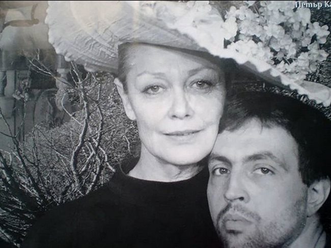Мутафчиев честити празника днес с архивна снимка, на която е с Цветана Манева.