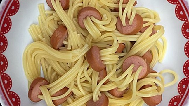 "Нанизани" спагети с кренвирш, които ще впечатлят децата