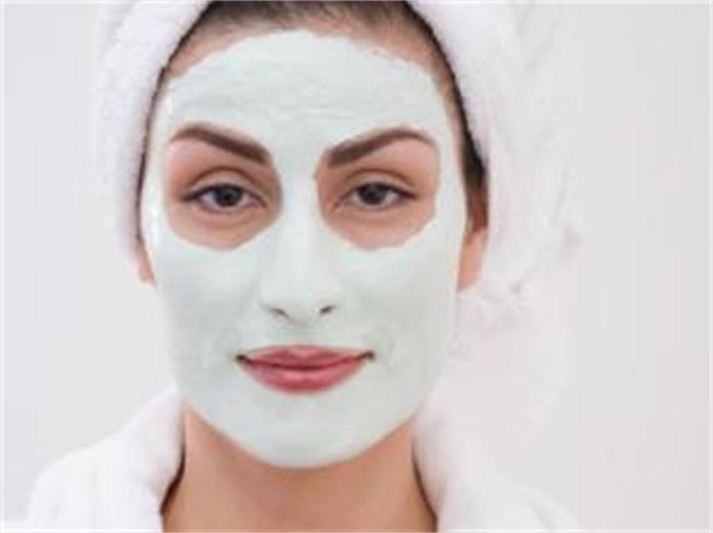 малък съвет / 
Ако искате да подсилите ефекта на натуралните маски, то 15 минути след като ги свалите от лицето си, задължително го намажете с крем, подходящ за вашия тип кожа