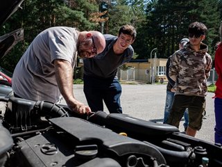 Загубил приятели на пътя IT специалист помага без пари на 1300 шофьори да карат умно