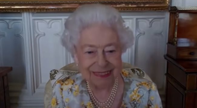 Кралица Елизабет Кадри: YouTube/ The Royal Family Channel
