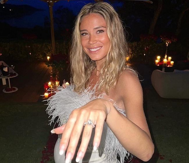 Дилета Леота показва годежния пръстен. Снимка: instagram.com/dilettaleotta