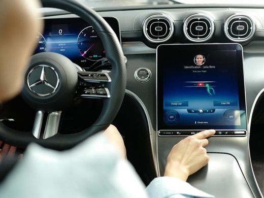 Шофьорите на Mercedes могат да плащат на бензиностанции с пръстов отпечатък
