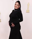 Ванеса Хъджинс разкри, че е бременна на червения килим на наградите "Оскар"