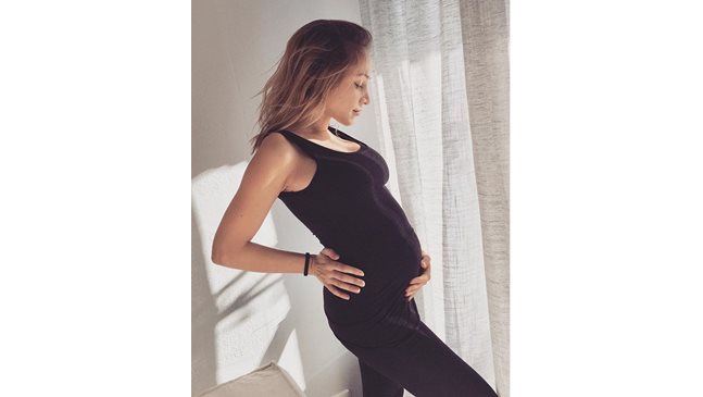 Внучката на Тодор Колев Теодора се показа бременна в 6-ия месец