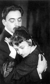 1950-а: Славка Славова е уволнена от Народния театър. Баща и&#768; е обявен за враг на народа