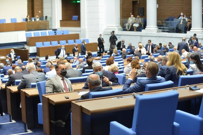 Депутатите приеха на първо четене промени в Ззакона за гражданското въздухоплаване.
