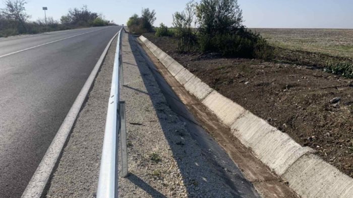 Агенция "Пътна инфраструктура" ще санкционира фирмата, която извършва ремонта в северната страна на Прохода на Републиката
СНИМКА: АПИ