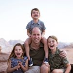 Кейт Мидълтън публикува снимка на Уилям с трите им деца за Деня на бащата