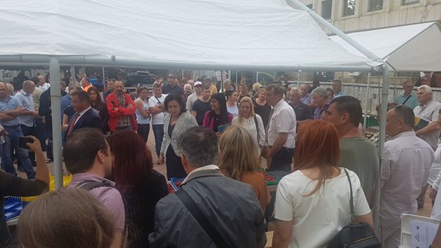 Министър Танева присъства на Фестивала на малината в Лозница Снимка: Ваня Велинска