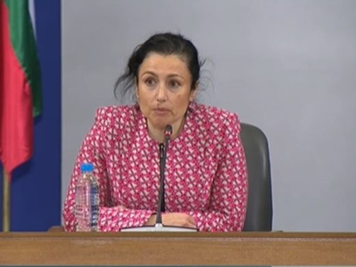 Министърът на земеделието Десислава Танева дава брифинг (На живо)