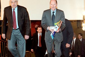 Христо Друмев придружава Симеон Сакскобургготски през 2001 г., когато царят направи първия си опит за създаване на НДСВ.