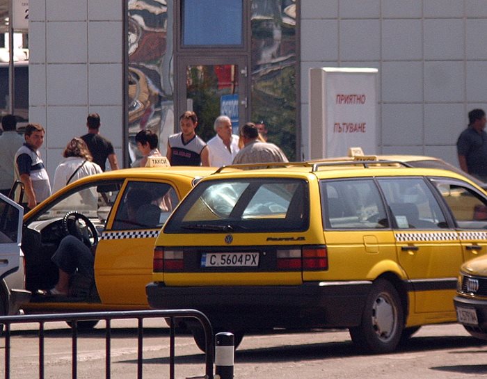 Таксиметровият бранш твърдеше, че няма друг сектор, при който да се изисква явяване на изпит на всеки пет години.