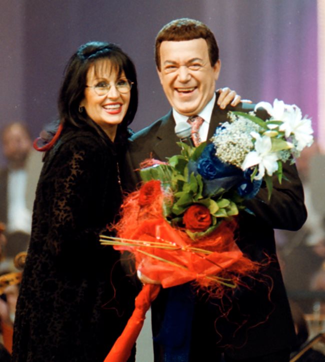 Певицата и Йосиф Кобзон участват в концерт в памет на Йосиф Цанков през 2002 г.