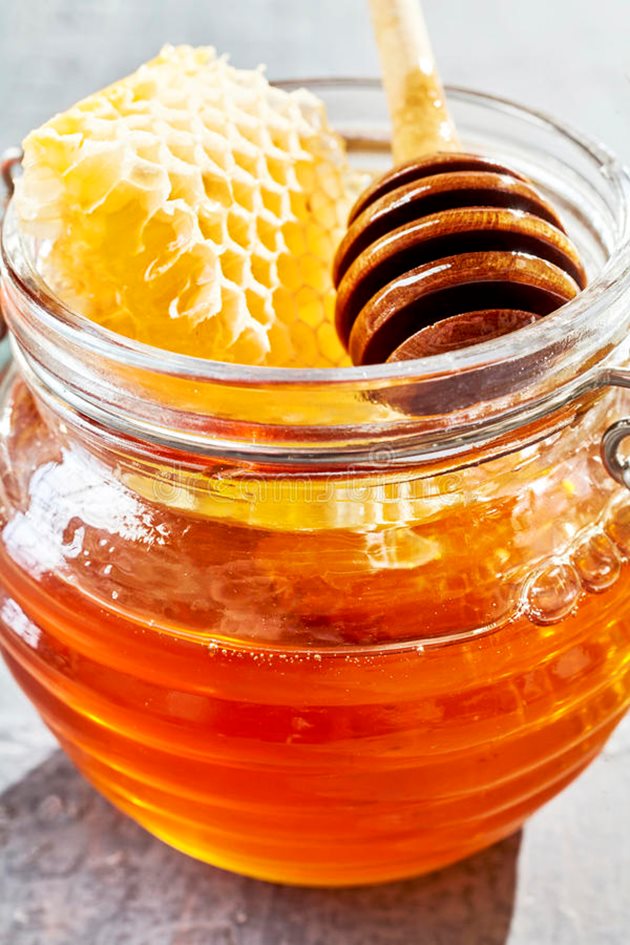 Един от най-скъпите видове мед е луксозният мед с пчелна пита. Но какъвто и да е медът, той е идеалният източник на енергия.
