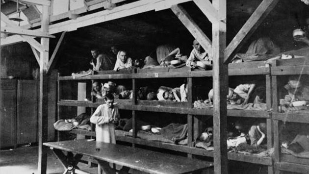 Концлагеристи в Бухенвалд при освобождаването им. Те разказват за множество случаи на психогенна смърт от безнадеждност.