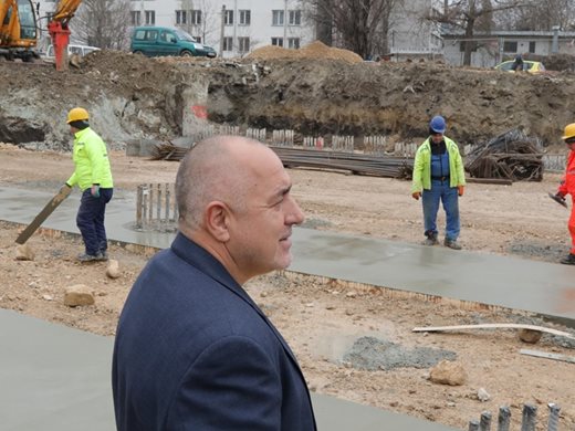 Борисов следи работата при изграждането на бул. "Васил Левски" във Варна (Снимки)
