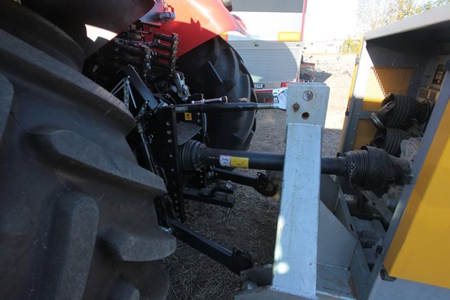 Динамометричен тест на трактор, установяващ точната мощност на двигателя