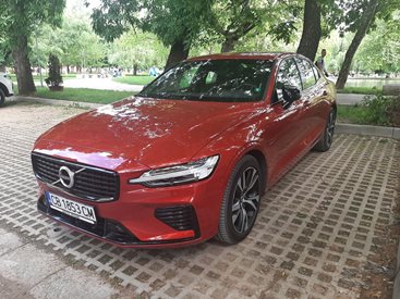 Тест: Volvo S60 - кротък хибриден седан, но не съвсем