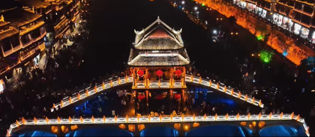 "Радио Китай": Виртуална разходка из китайското градче Фънхуан (Видео)