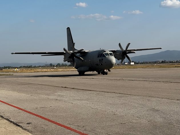 Самолет C-27J „Спартан” с екипаж от 16-та авиационна база Враждебна е изпълнил мисията по донорската ситуация.