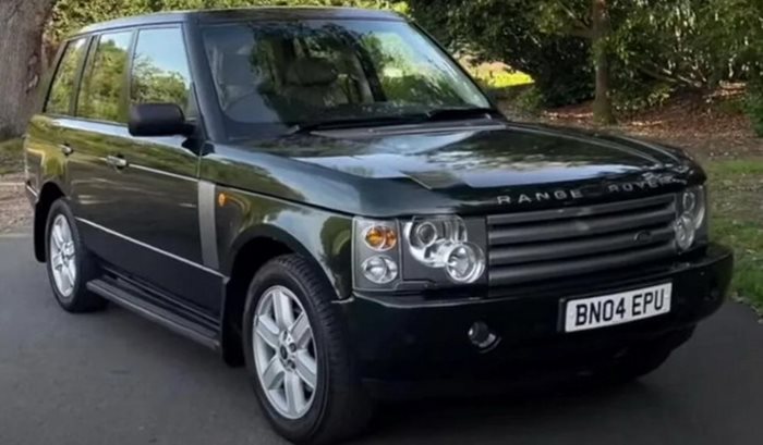 Зад волана на този Range Rover е сядала лично и кралица Елизабет II. Снимка:Iconic Auctioneers