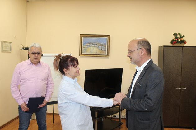 Господинка Господинова – родилката от Силистра се срещна със здравния министър д-р Асен Меджидиев.
Снимка:  Министерството на здравеопазването