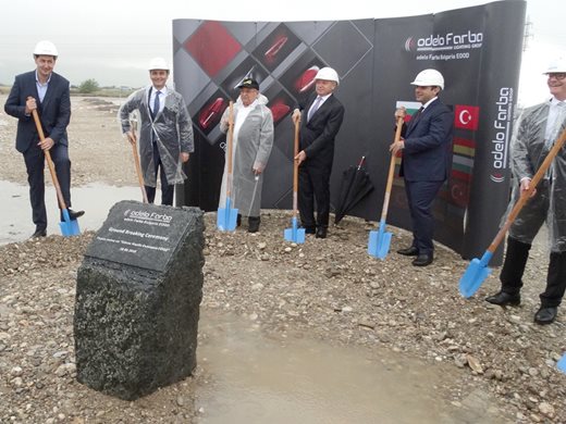 Строят 3 завода край Пловдив, министър Караниколов направи първа копка под дъжда
