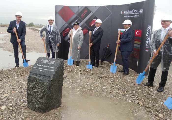 Министърът на икономиката Емил Караниколов участва в първата копка на завод на турска компания