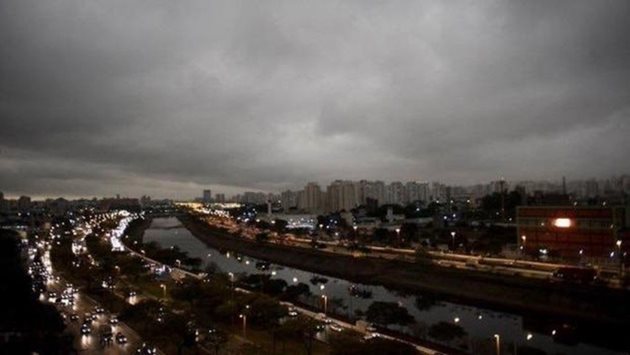 Димно затъмнение в Сао Пауло посред бял ден вследствие на горските пожари