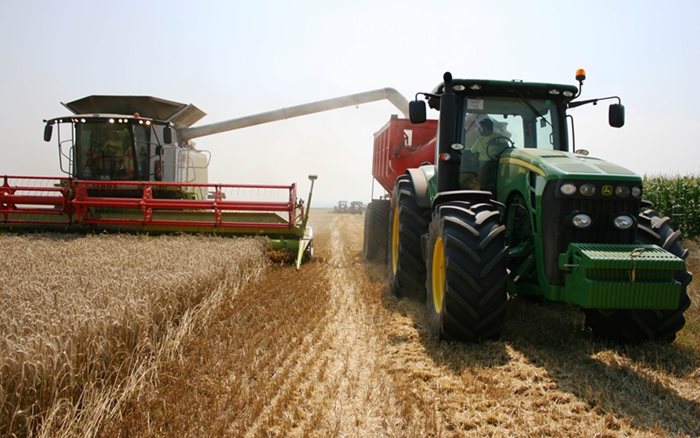 Земеделските стопани очакват преките плащания да компенсират част от ниските изкупни цени на зърното.