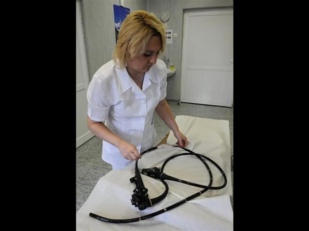 С тази апаратура се извършва изследването за рак на дебелото черво. Снимки Веселин Боришев