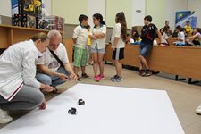 Ученици от 3. и 4. клас демонстрираха пеещи и танцуващи роботи на първото общинско състезание в Русе