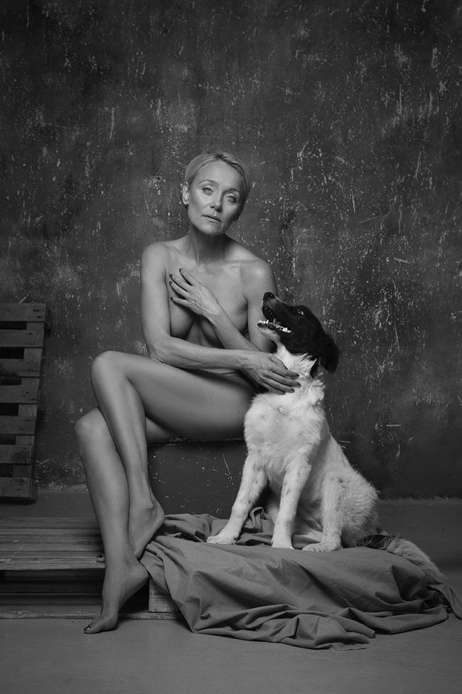 Койна Русева се снима с кучето Амига