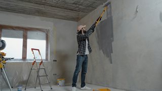 Как да оживим сивите стени у дома