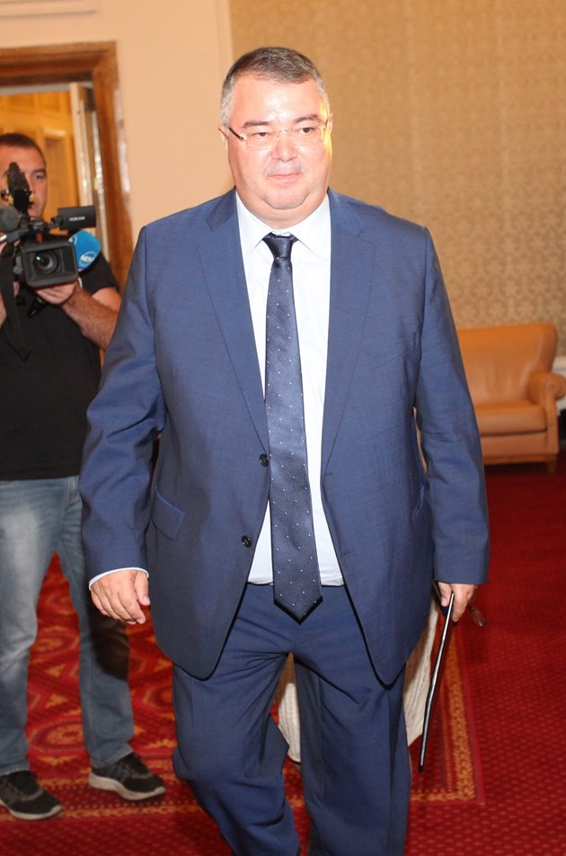 Ивайло Иванов предлага пенсиите да се вдигнат с 6,7%.