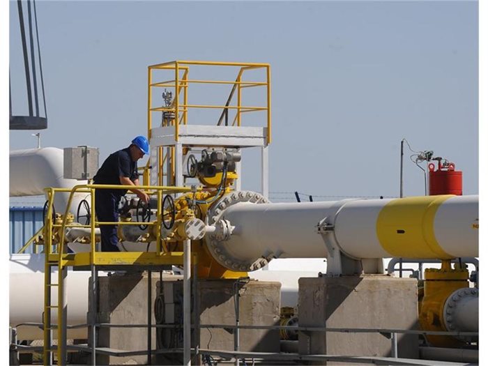Сондата на американската "Дайрект петролиум", която стигна до новия тип резервоар с природен газ и кондензат на 4100 м дълбочина до плевенското село Девенци.
СНИМКА: БУРЯНА БОЖИНОВА