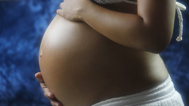 Раждането с цезарово сечение води до риск от тежки усложнения при родилките