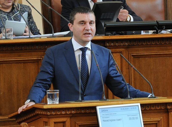Популярните каси не могат да набират влогове, казва в писмен отговор до депутати финансовият министър Владислав Горанов